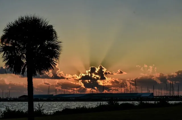 $605,000 | 5 Shore Acres Circle, Shoreacres, TX 77571