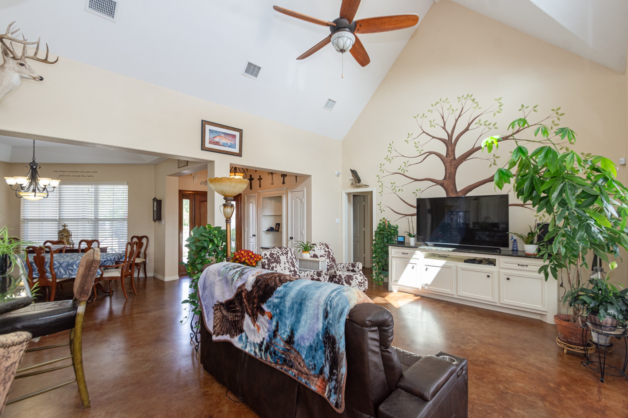 5 Shore Acres Circle Shoreacres, TX 77571 - Photo 10 of 38 a living room with furniture and a flat screen tv