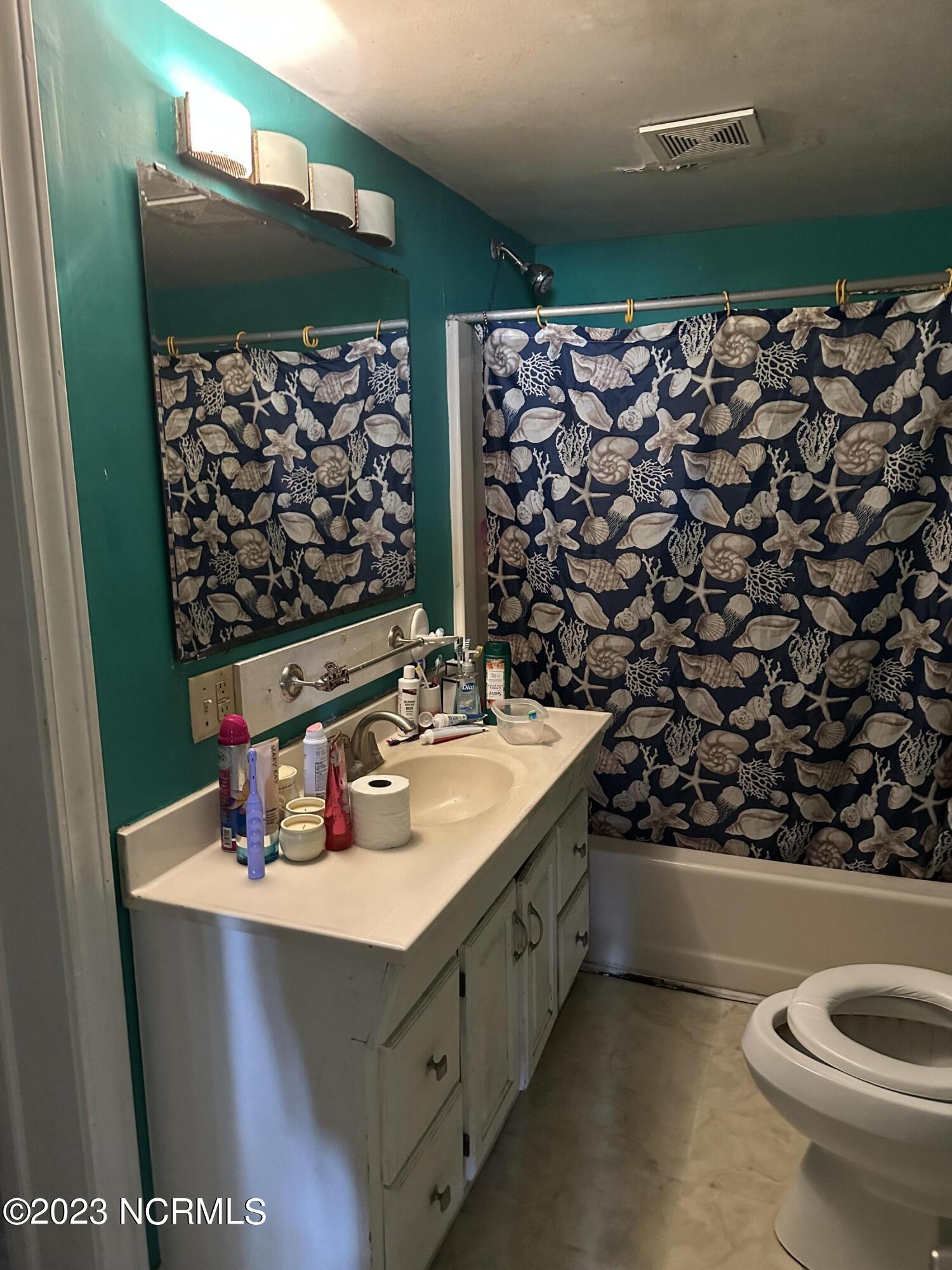 146 Mexico Road Edenton, NC 27932 - Photo 11 of 25 Bathroom located on first floor; adjoins one bedroom also