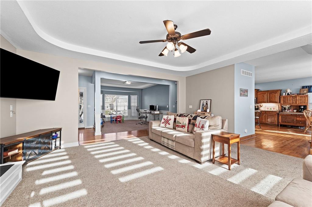 1513 Southwest Summit Crossing Court Lee's Summit, MO 64081 - Photo 10 of 58