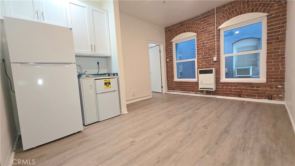 3408 Sunset Boulevard, Unit 107 Silver Lake, CA 90026 - Photo 6 of 12 a view of an empty room with a window