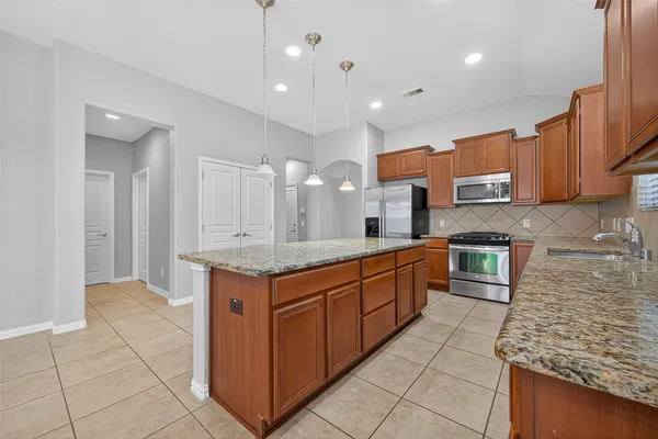 $2,900 | 26 Tidwillow Place, Tomball, TX 77375