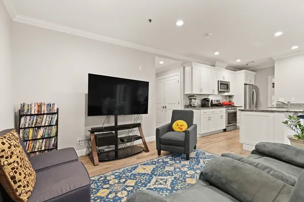 $499,900 | 181 South Franklin Street, Unit 102, Holbrook, MA 02343