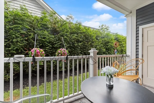 $499,900 | 181 South Franklin Street, Unit 102, Holbrook, MA 02343