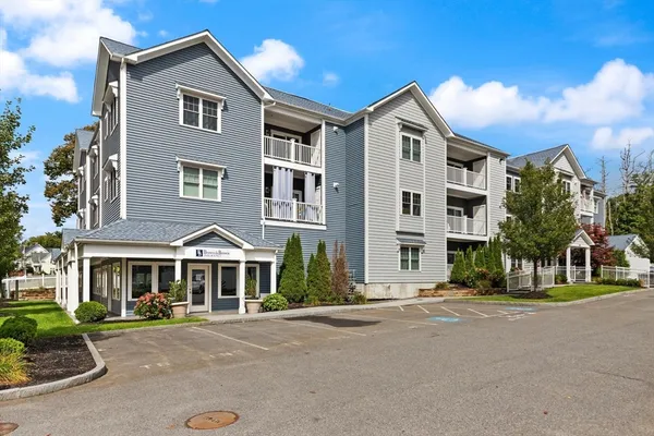 $499,900 | 181 South Franklin Street, Unit 102, Holbrook, MA 02343