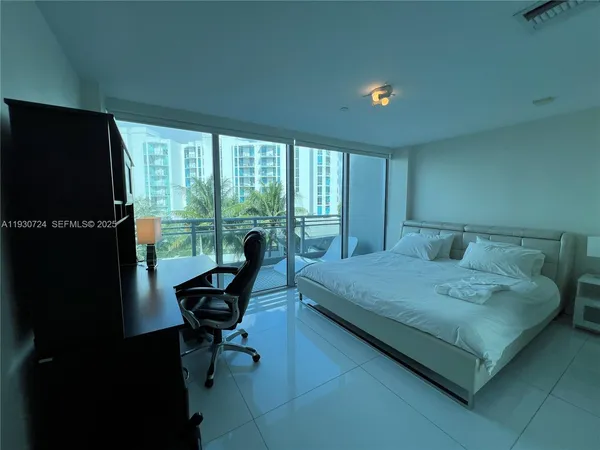 $6,000 | 2950 Northeast 188th Street, Unit 531, Aventura, FL 33180