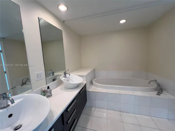 $6,000 | 2950 Northeast 188th Street, Unit 531, Aventura, FL 33180