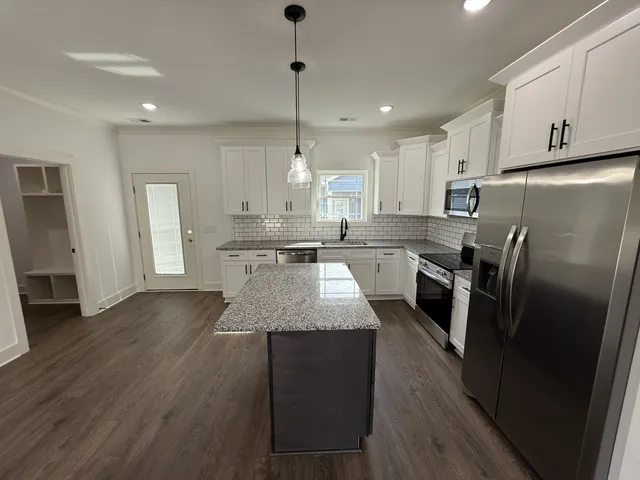 $1,600 | 1009 West Main Street, Portland, TN 37148