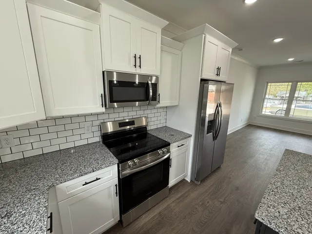 $1,600 | 1009 West Main Street, Portland, TN 37148