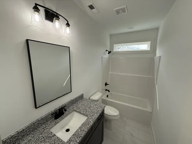 $1,600 | 1009 West Main Street, Portland, TN 37148