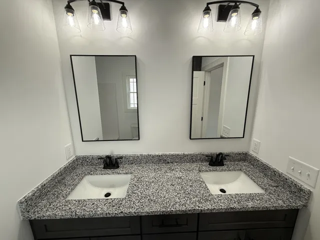 $1,600 | 1009 West Main Street, Portland, TN 37148