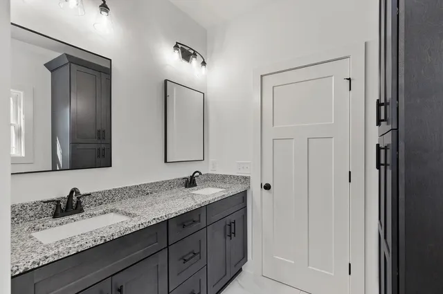 $1,600 | 1009 West Main Street, Portland, TN 37148