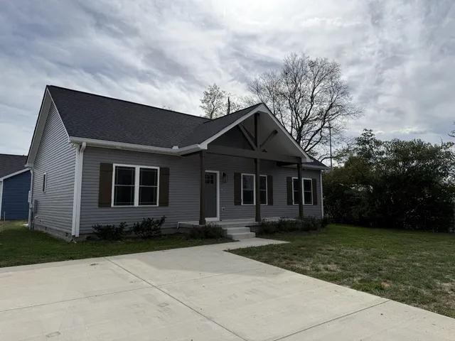 $1,600 | 1009 West Main Street, Portland, TN 37148