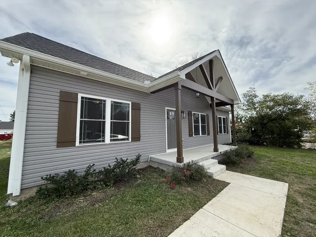 $1,600 | 1009 West Main Street, Portland, TN 37148