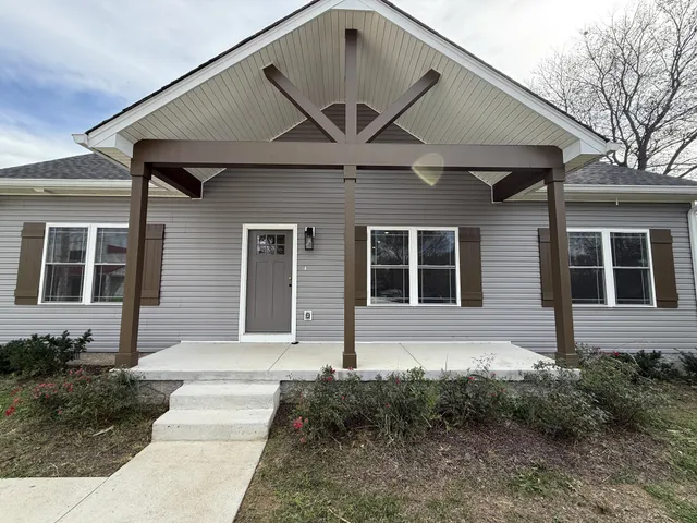 $1,600 | 1009 West Main Street, Portland, TN 37148