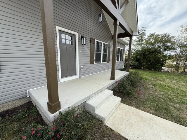 $1,600 | 1009 West Main Street, Portland, TN 37148