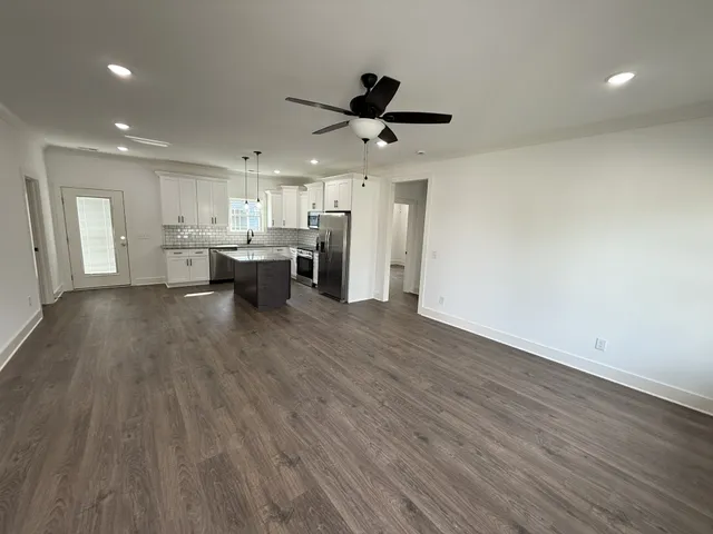 $1,600 | 1009 West Main Street, Portland, TN 37148