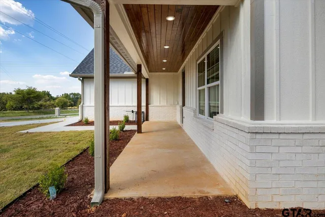 $369,900 | 15574 County Road 434, Lindale, TX 75771