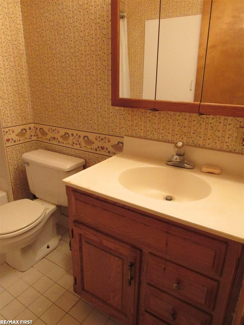 2058 Ridgemont Road Grosse Pointe Woods, MI 48236 - Photo 10 of 21