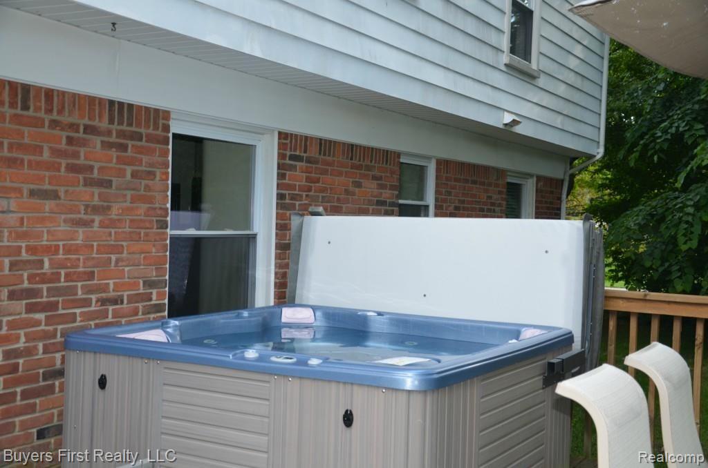4380 Patrick Road West Bloomfield, MI 48322 - Photo 4 of 24 DSC_0132.jpg