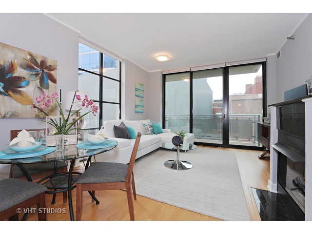 744 North Clark Street, Unit 502 Chicago, IL 60654 - Photo 2 of 12