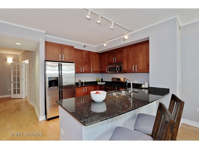 744 North Clark Street, Unit 502 Chicago, IL 60654 - Photo 4 of 12