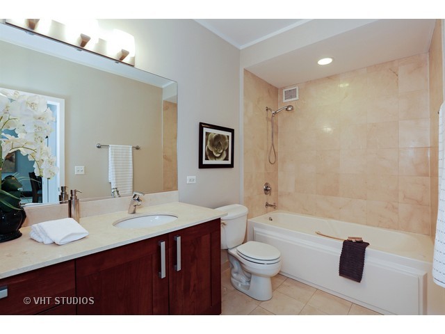744 North Clark Street, Unit 502 Chicago, IL 60654 - Photo 8 of 12