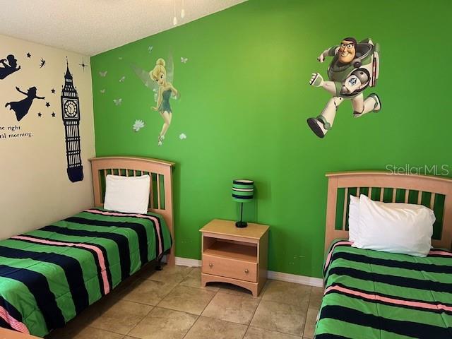 2533 Oneida Loop Kissimmee, FL 34747 - Photo 55 of 73 a bedroom with a bed and a mirror