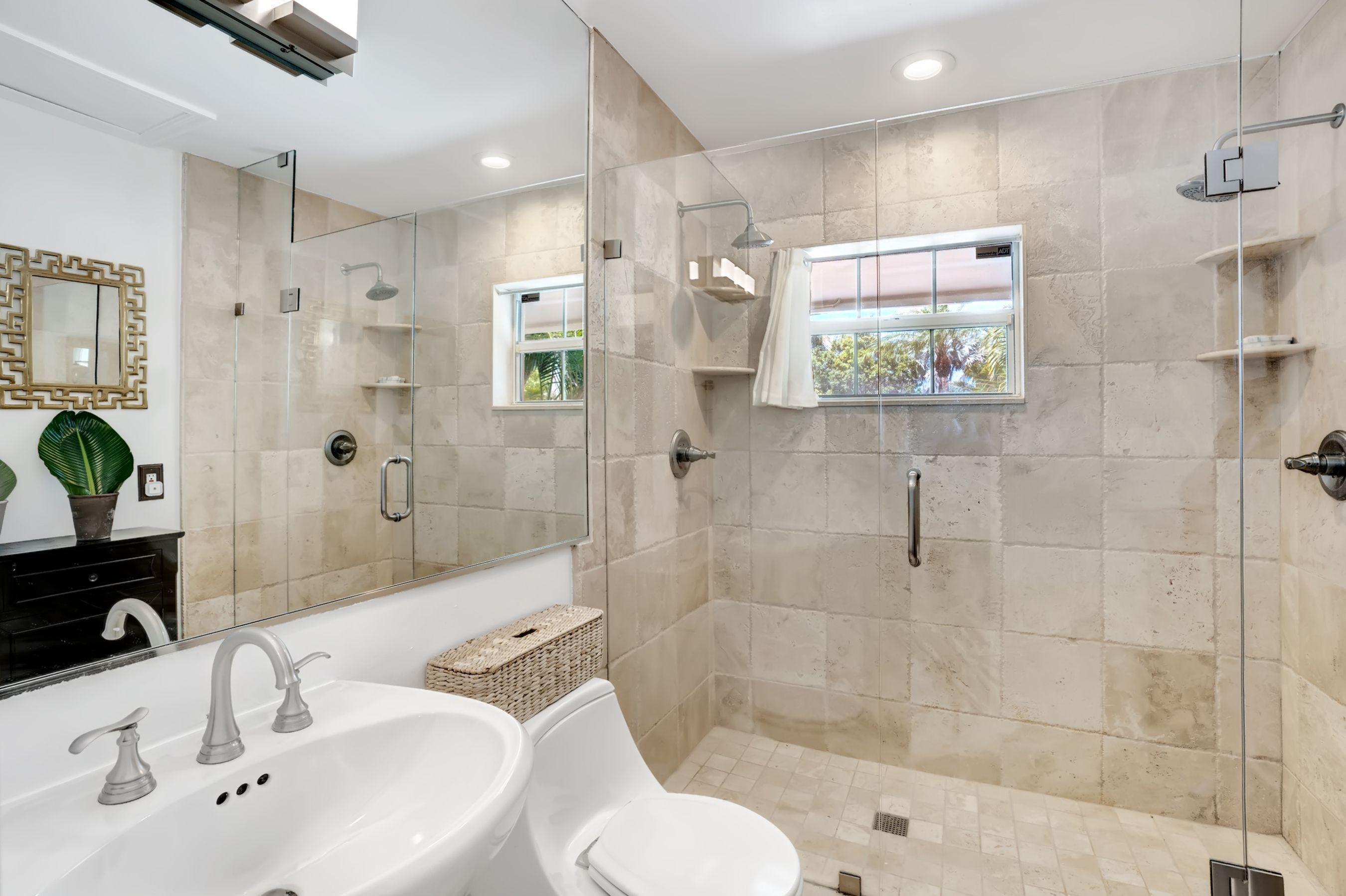 1199 Southwest 4th Avenue Boca Raton, FL 33432 - Photo 11 of 31 Master Bath