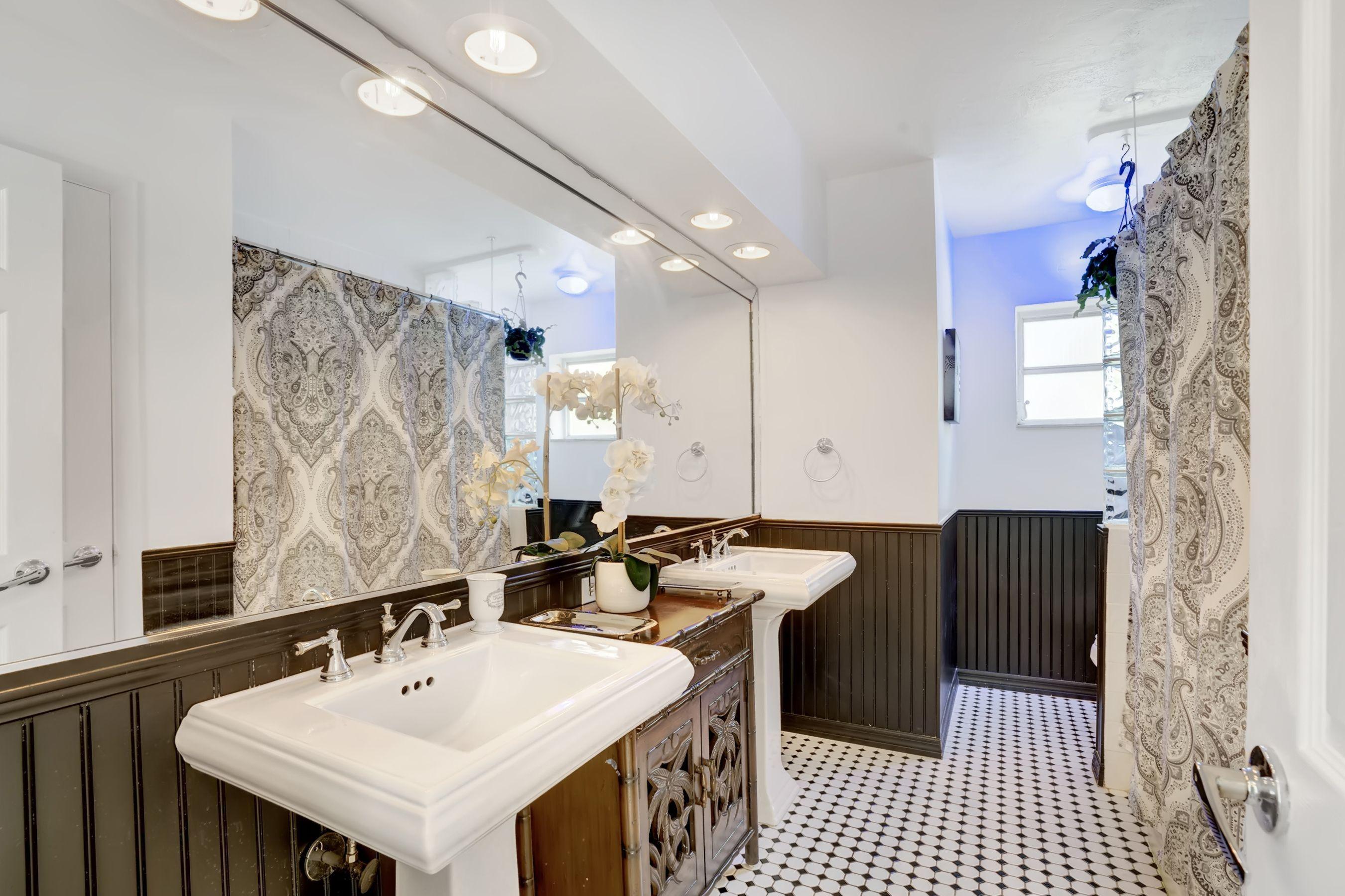 1199 Southwest 4th Avenue Boca Raton, FL 33432 - Photo 18 of 31 Main Bath