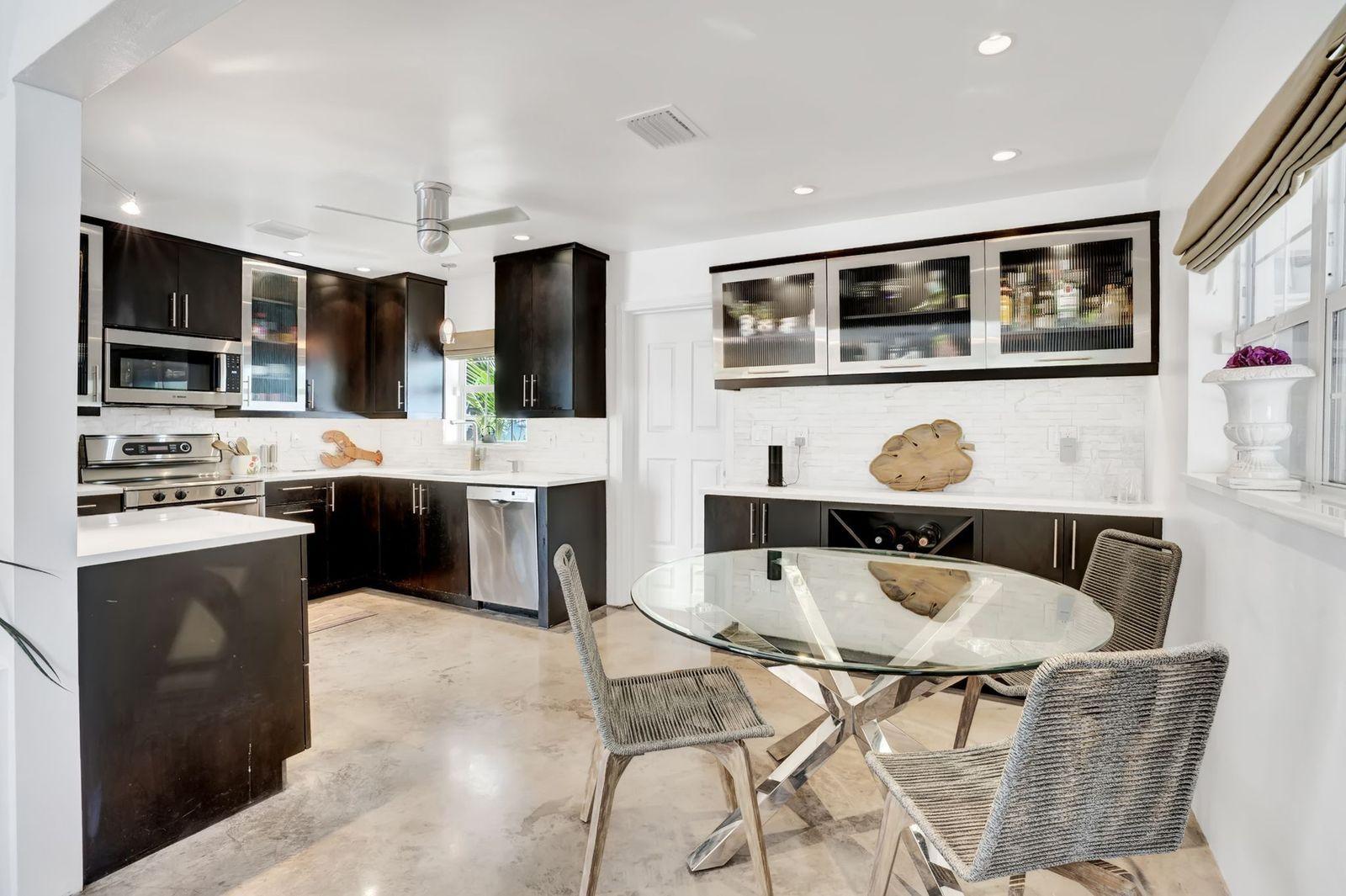 1199 Southwest 4th Avenue Boca Raton, FL 33432 - Photo 5 of 31 8m-VgAy4