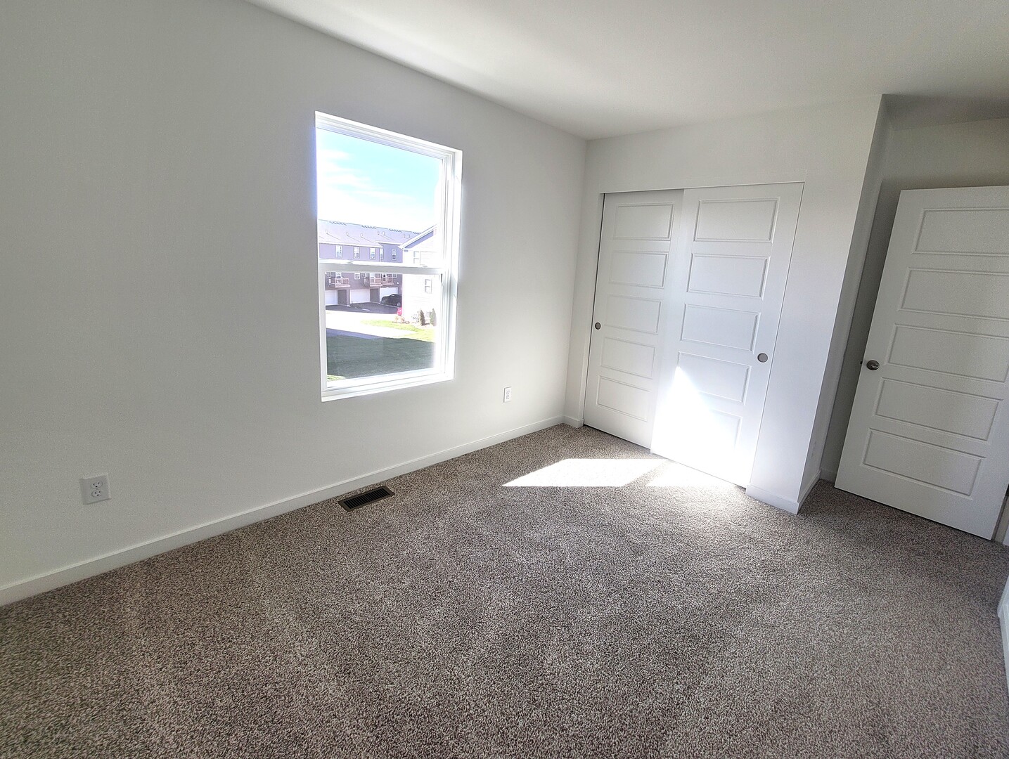 6550 Linden Trail, Unit F Wonder Lake, IL 60097 - Photo 12 of 18 an empty room with a window