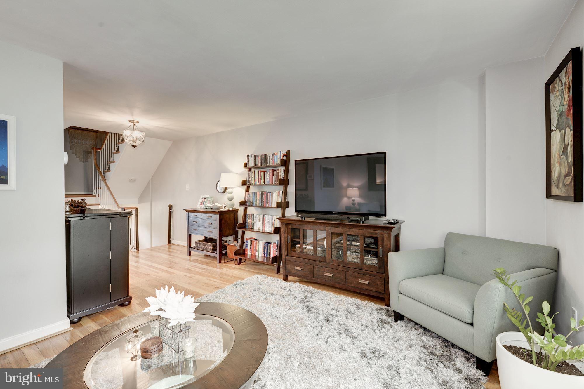 703 3rd Street Southwest, Unit 602 Washington, DC 20024 - Photo 4 of 30 Living Room