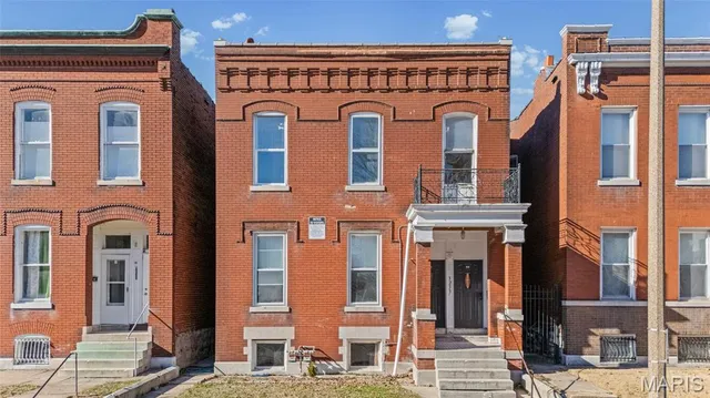 $249,900 | 3233 Nebraska Avenue, St. Louis, MO 63118