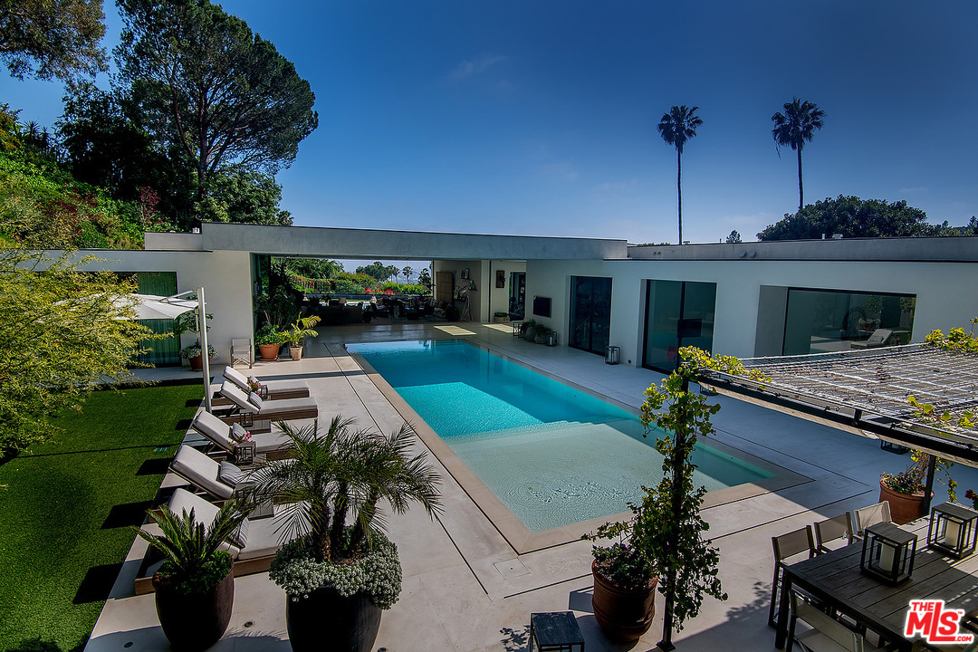 1012 North Hillcrest Road Beverly Hills, CA 90210 - Photo 47 of 54 a view of a house with a patio