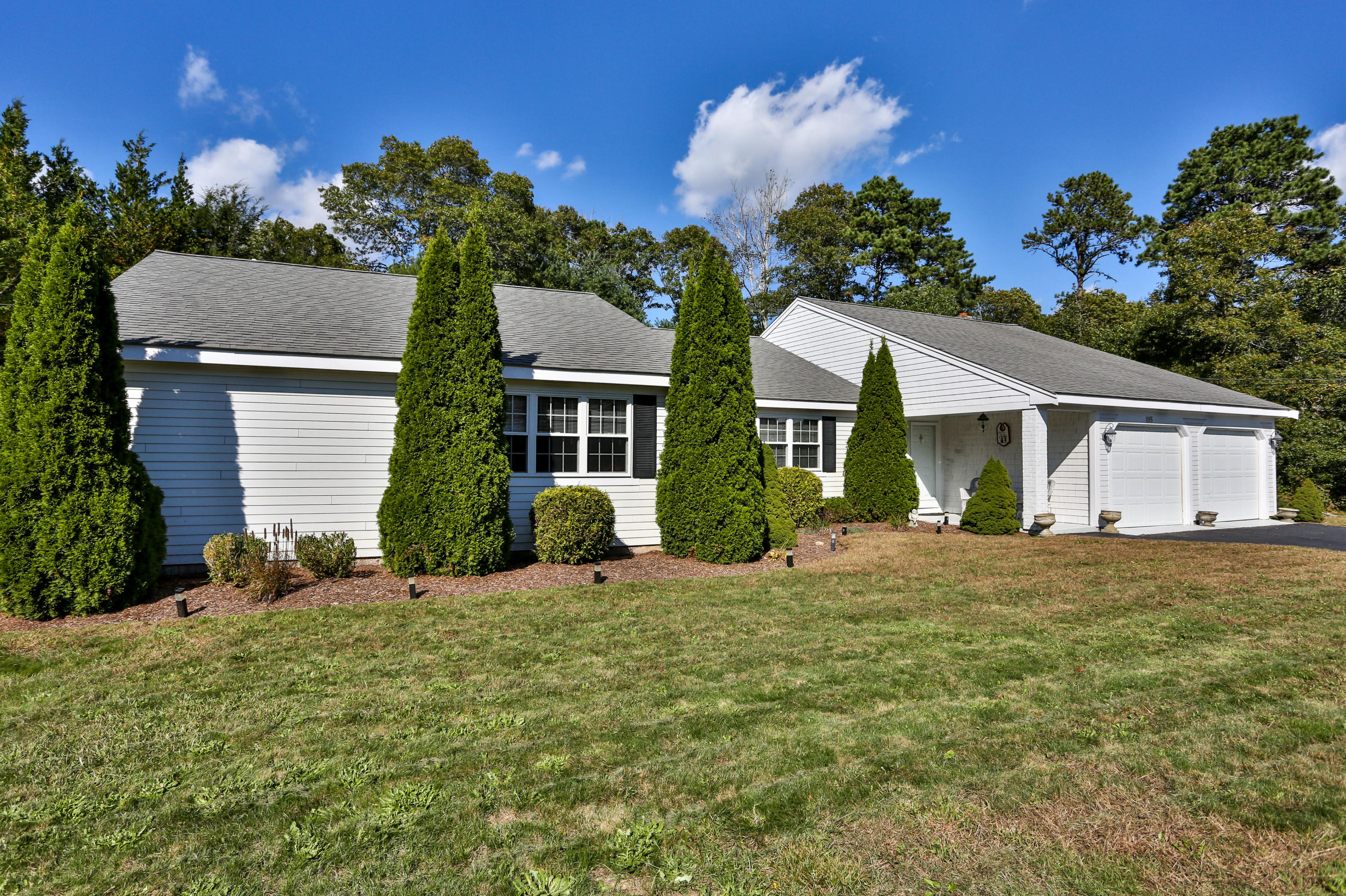 115 Foxglove Road Centerville, MA 02632 - Photo 1 of 34 115FoxLR-2