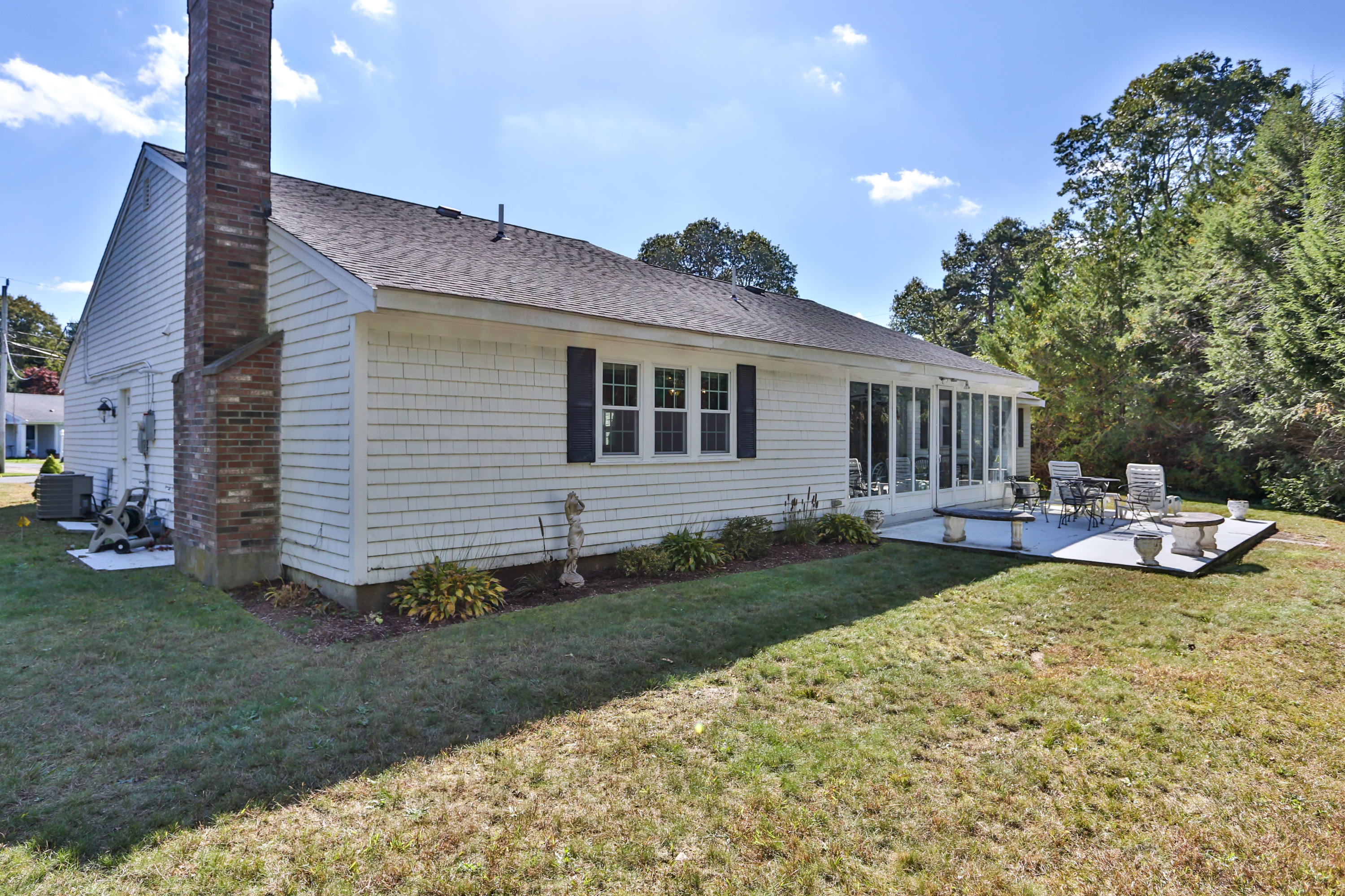 115 Foxglove Road Centerville, MA 02632 - Photo 2 of 34 115FoxLR-29