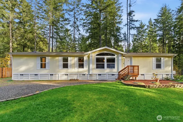 $384,500 | 30 Northeast Lake Place, Tahuya, WA 98588