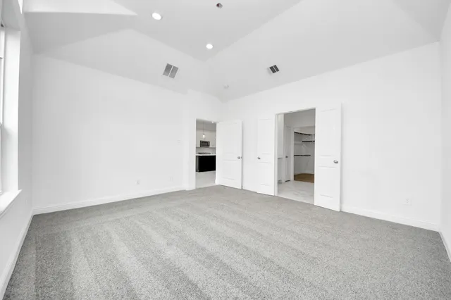 a view of a house with backyard and garden