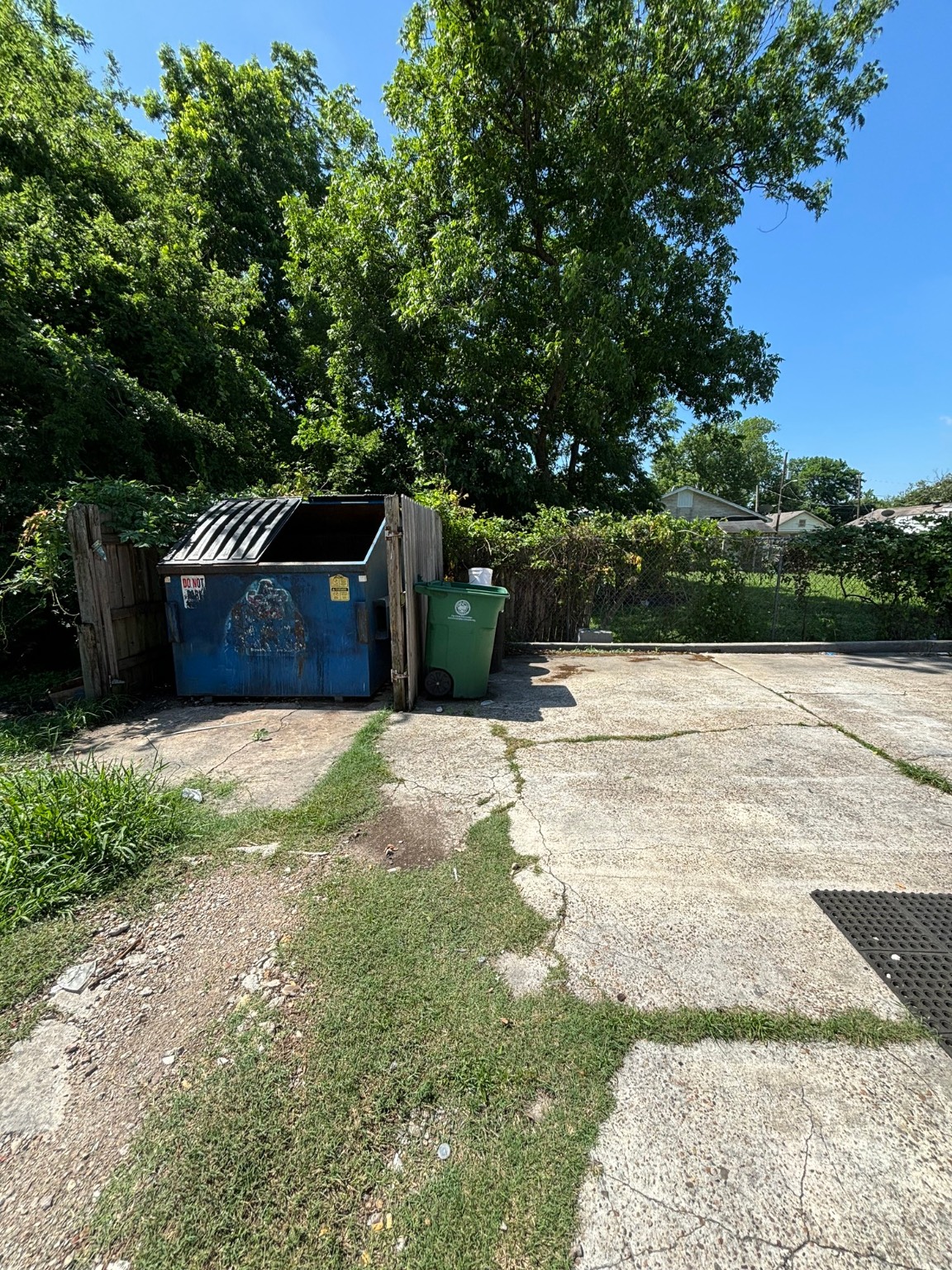 3810 Alberta Street Houston, TX 77021 - Photo 7 of 11 a view of a backyard