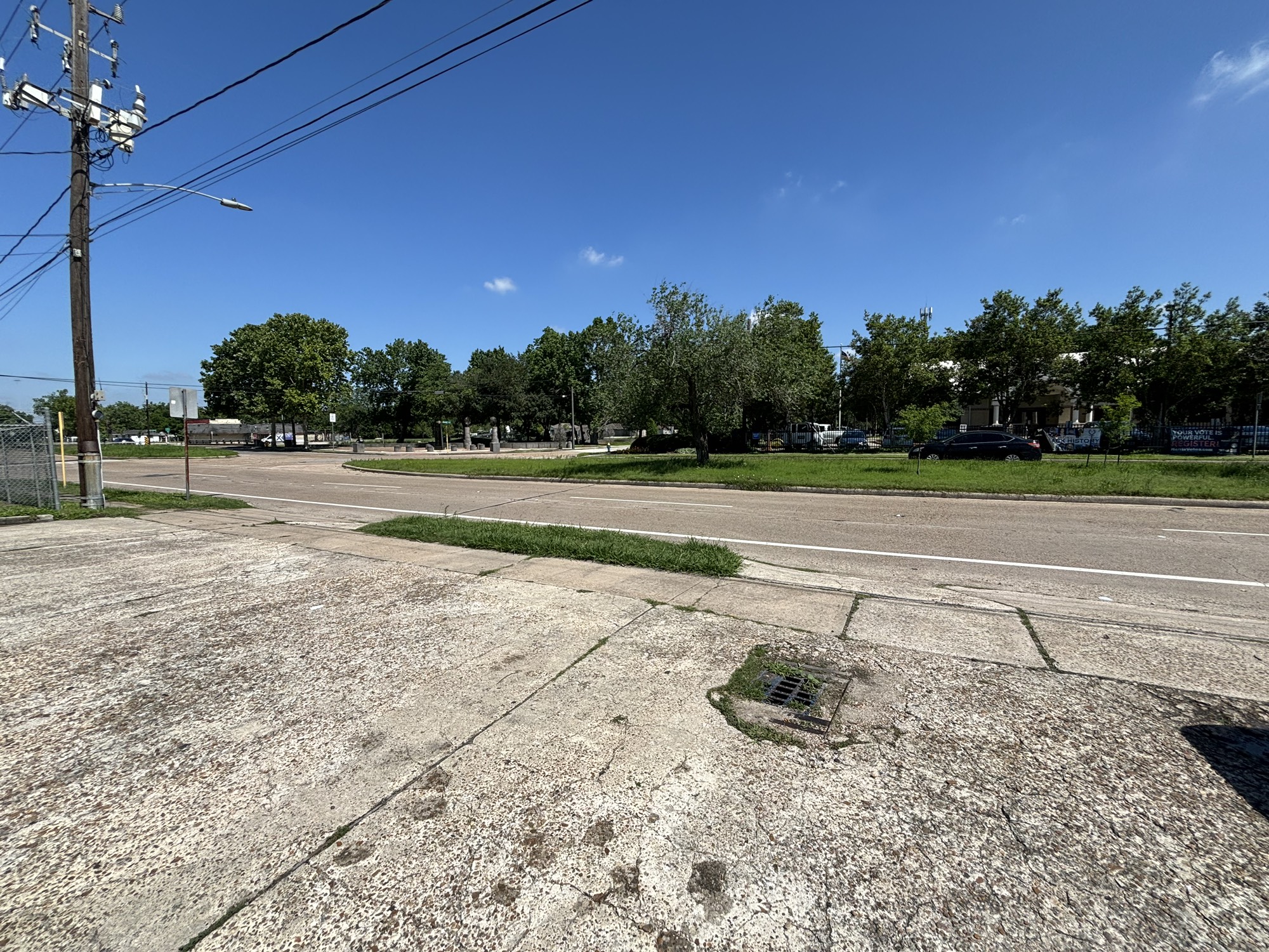 3810 Alberta Street Houston, TX 77021 - Photo 8 of 11 a view of a tennis court