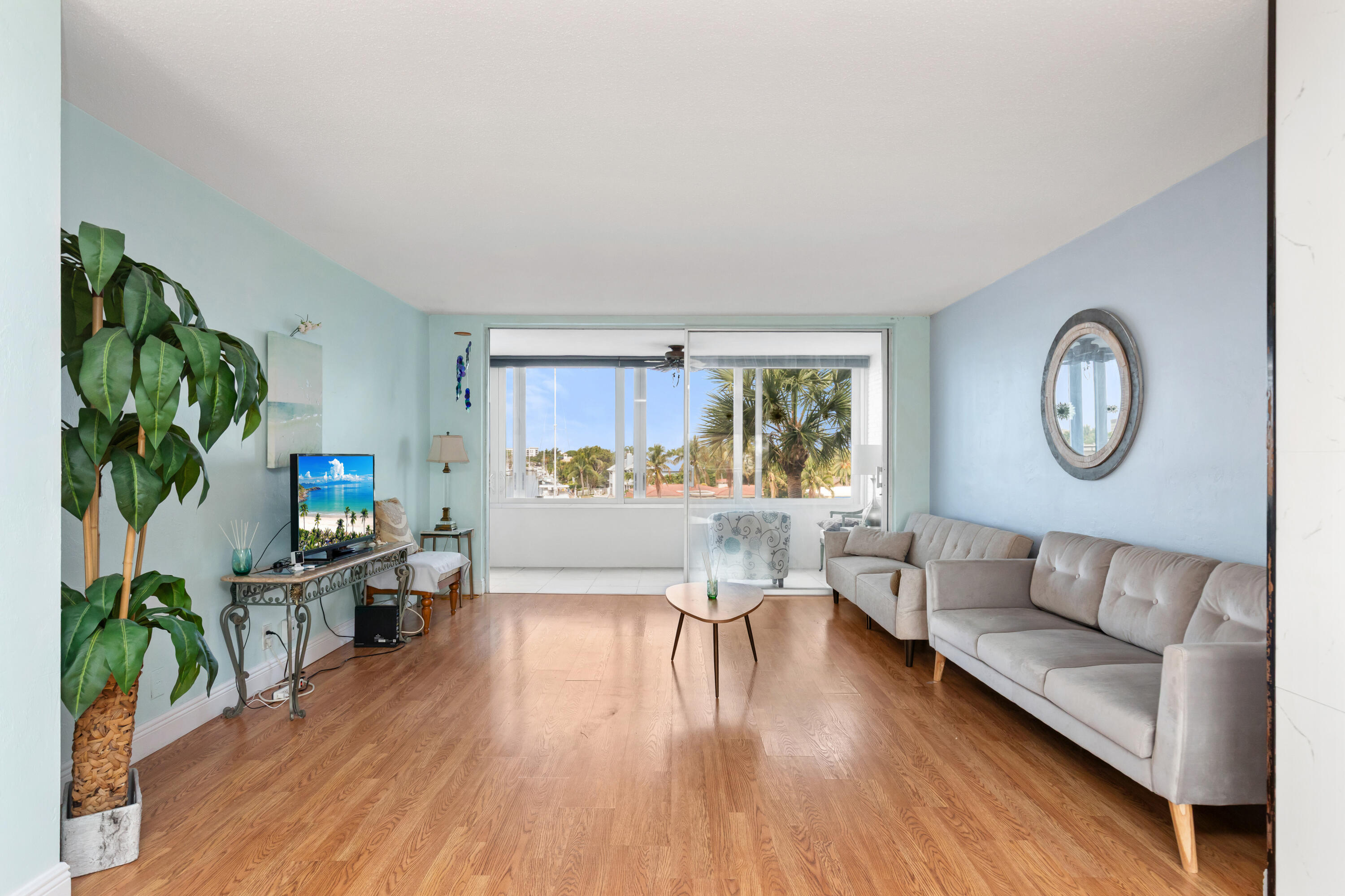 401 North Riverside Drive, Unit 406 Pompano Beach, FL 33062 - Photo 3 of 21 1I6A3361