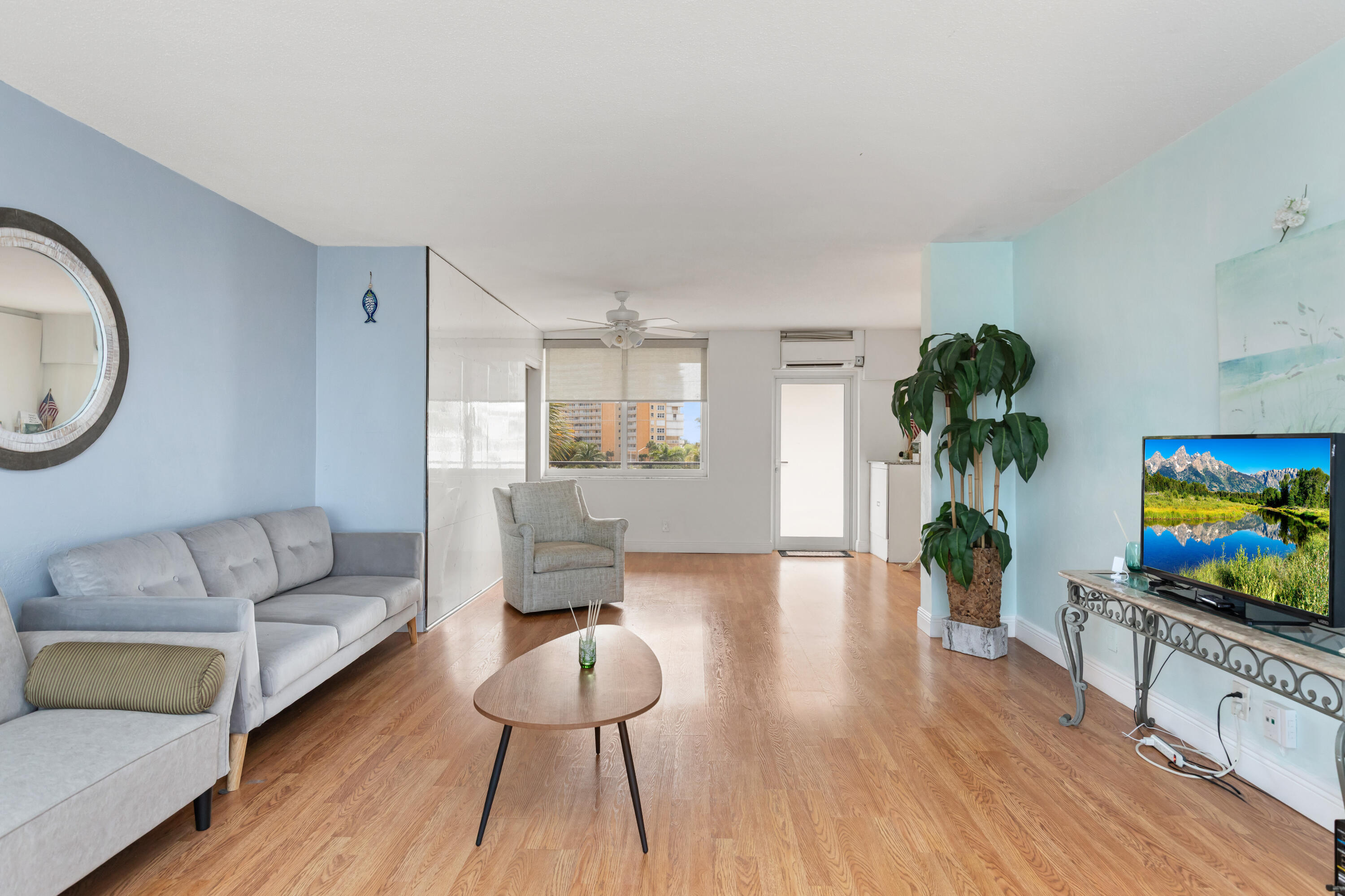401 North Riverside Drive, Unit 406 Pompano Beach, FL 33062 - Photo 4 of 21 1I6A3369