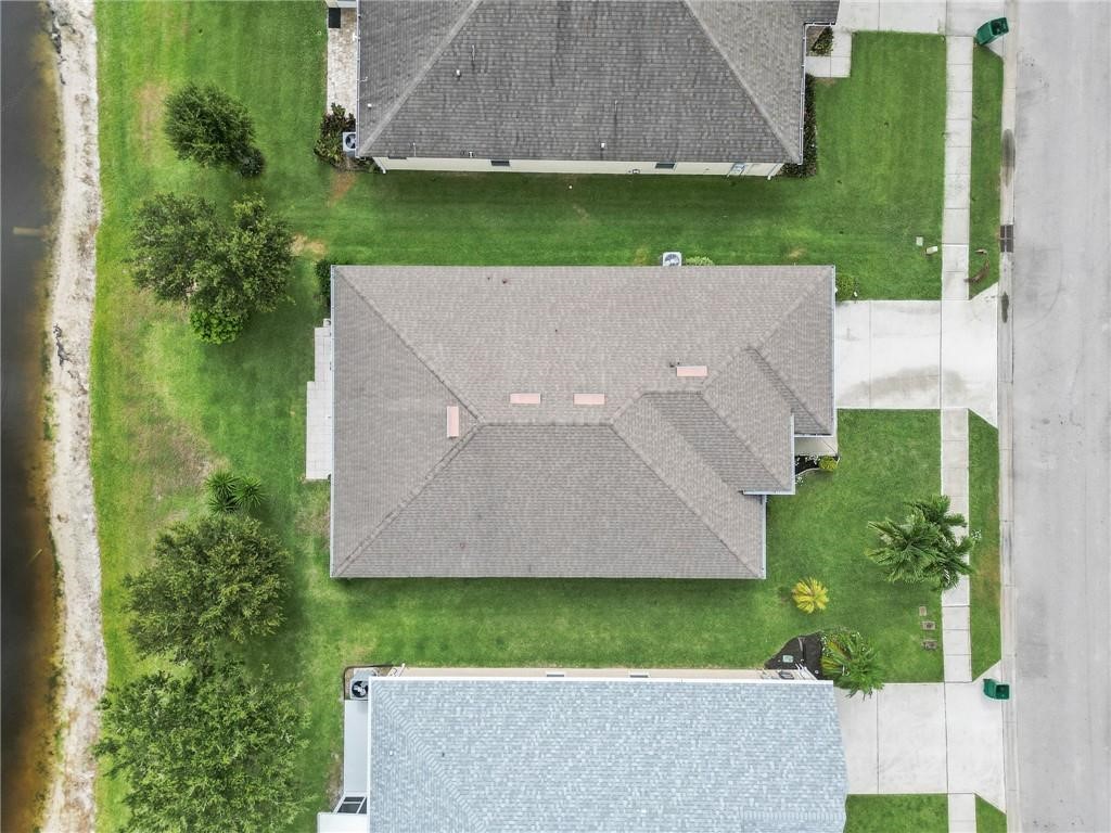 433 Briarcliff Circle Sebastian, FL 32958 - Photo 2 of 23