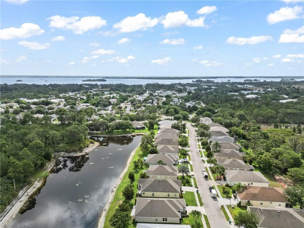 433 Briarcliff Circle Sebastian, FL 32958 - Photo 5 of 23
