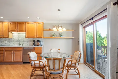 $340,000 | 375 Juniper Tree Court, Hoffman Estates, IL 60169