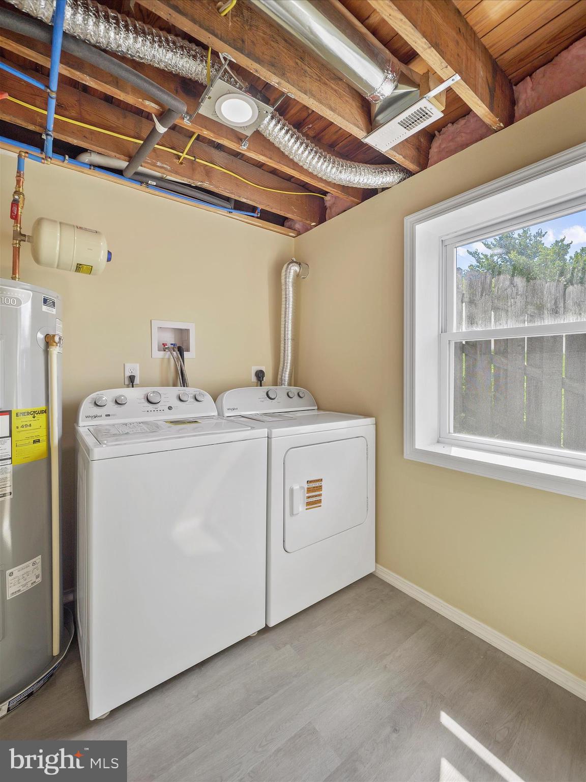 809 Florida Avenue Hagerstown, MD 21740 - Photo 27 of 33 a utility room with dryer and washer