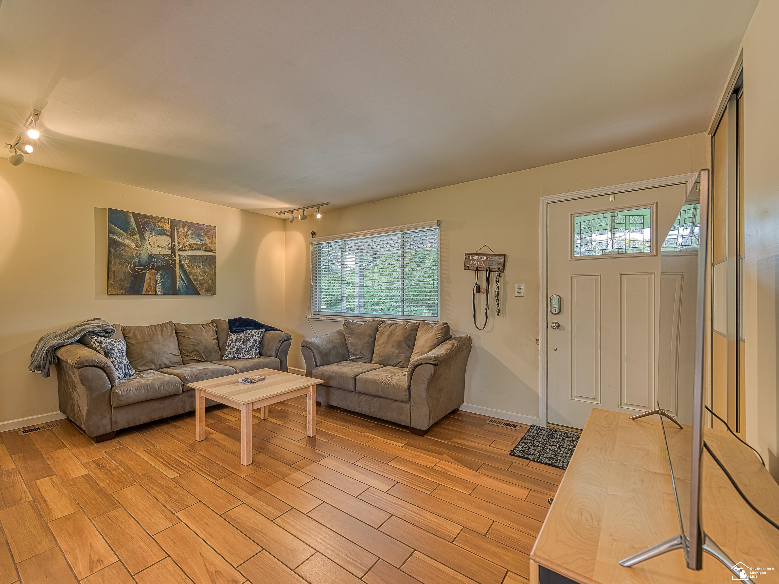 49361 Saltz Road Canton, MI 48187 - Photo 13 of 21 50119254-12.JPG