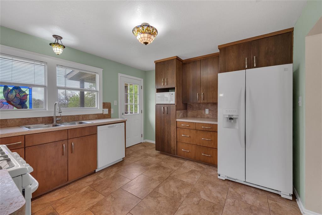 400 Veatch Street Joshua, TX 76058 - Photo 7 of 16