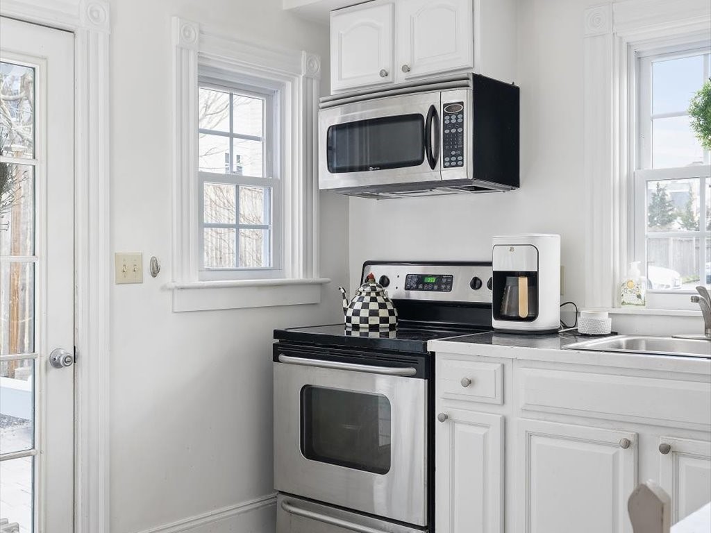 43 Howard Street Newport, RI 02840 - Photo 16 of 30 Kitchen